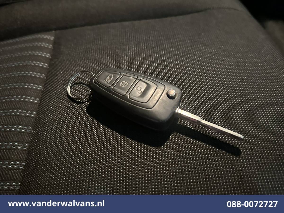 Ford Transit Ford Transit 2.0 TDCI L2H2 Euro6 Airco | Imperiaal | 2800kg Trekhaak | Cruisecontrol | Stoelverwarming Elektrisch verstelbare bestuurdersstoel, Sidebars, Parkeersensoren, Bijrijdersbank