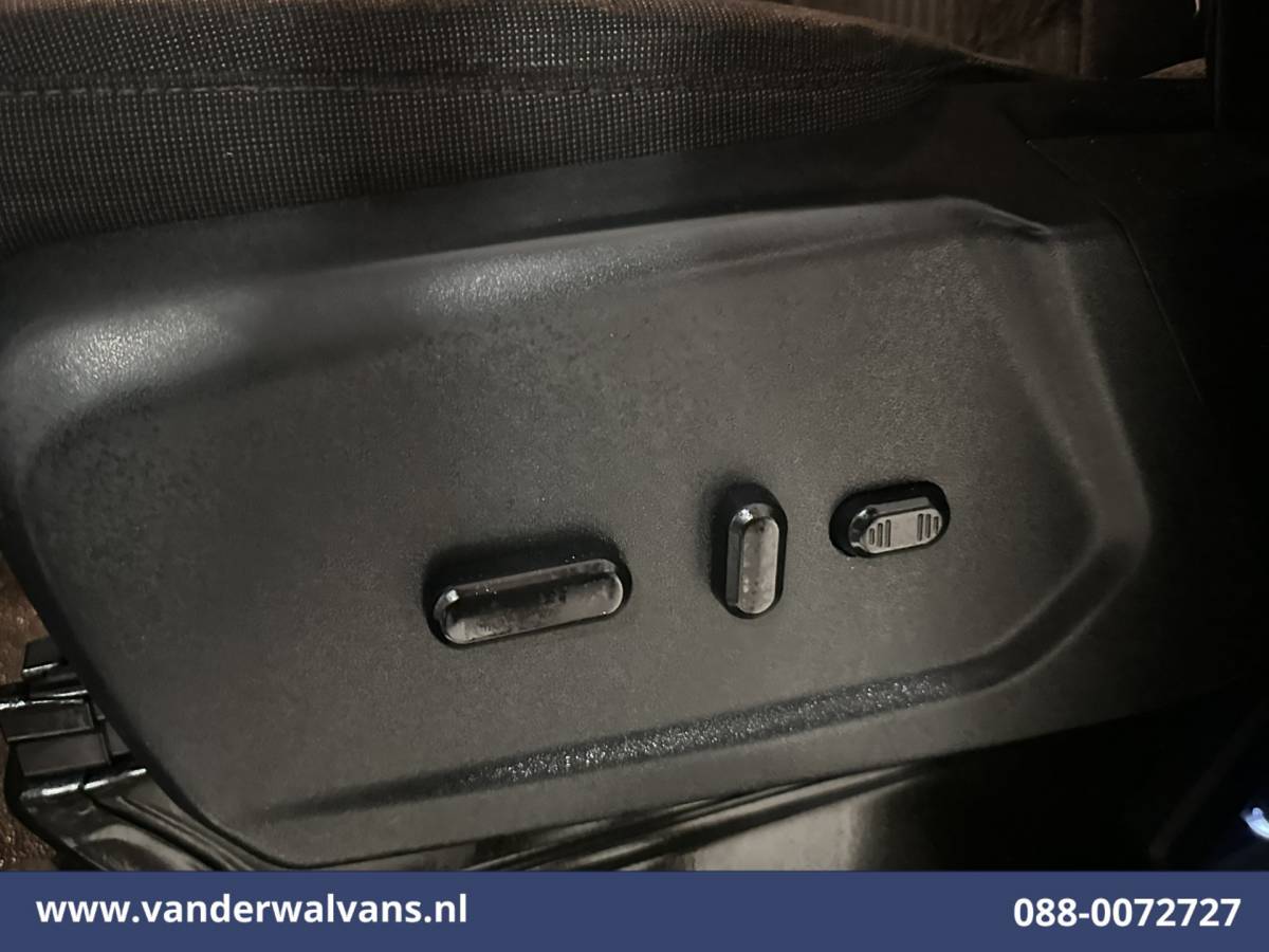 Ford Transit Ford Transit 2.0 TDCI L2H2 Euro6 Airco | Imperiaal | 2800kg Trekhaak | Cruisecontrol | Stoelverwarming Elektrisch verstelbare bestuurdersstoel, Sidebars, Parkeersensoren, Bijrijdersbank