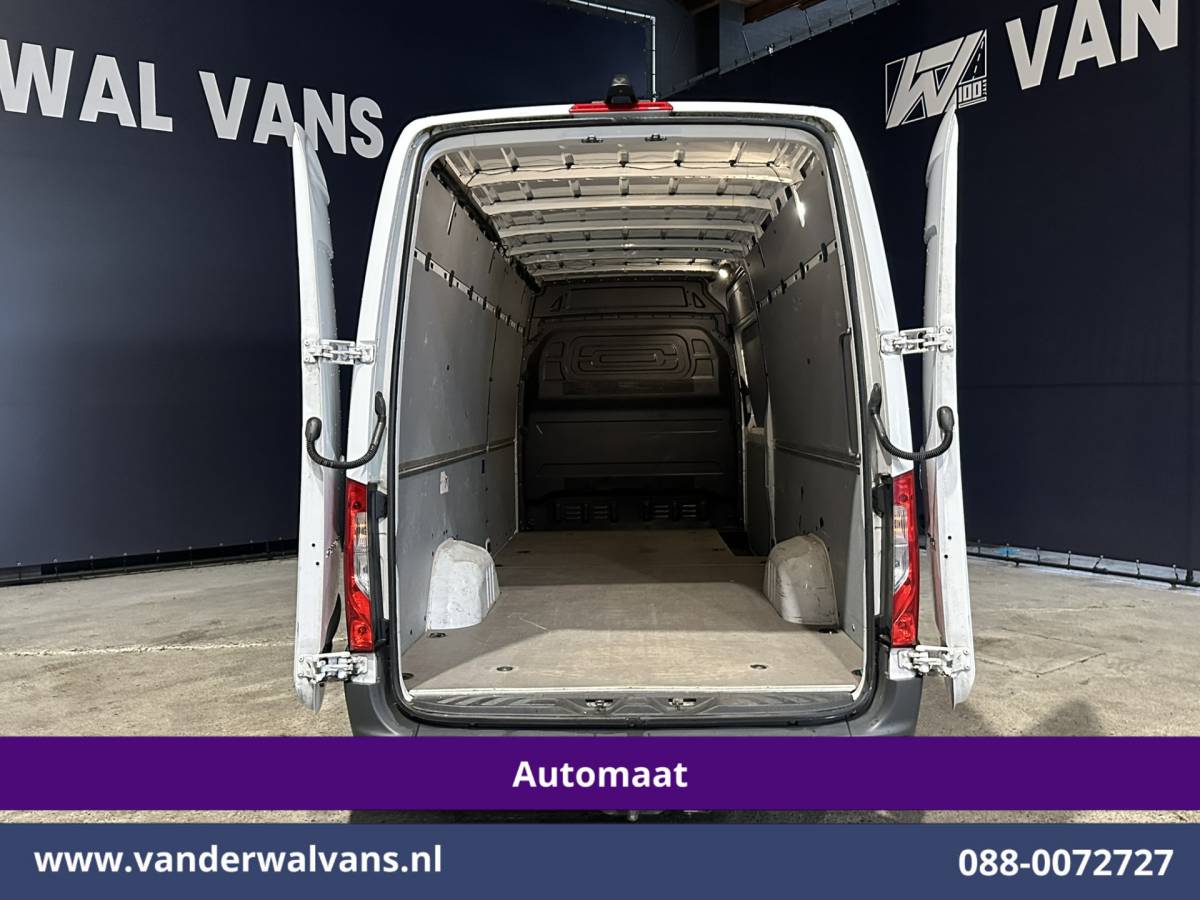 Mercedes-Benz Sprinter Mercedes-Benz Sprinter 317 CDI 170pk 9G-Tronic Automaat 3500kg Trekhaak L3H2 Euro6 Airco | Camera | Navigatie | Apple Carplay Android Auto, Bijrijdersbank