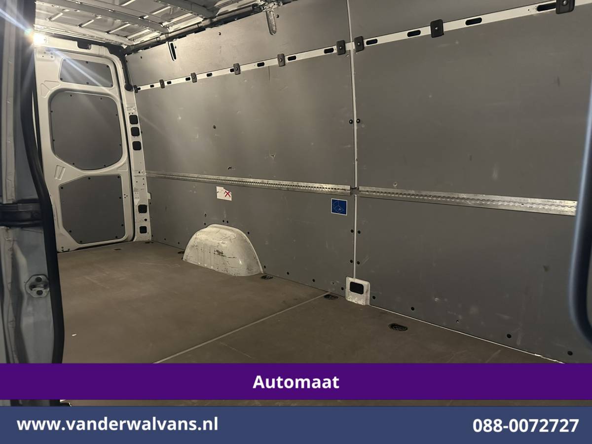 Mercedes-Benz Sprinter Mercedes-Benz Sprinter 317 CDI 170pk 9G-Tronic Automaat 3500kg Trekhaak L3H2 Euro6 Airco | Camera | Navigatie | Apple Carplay Android Auto, Bijrijdersbank