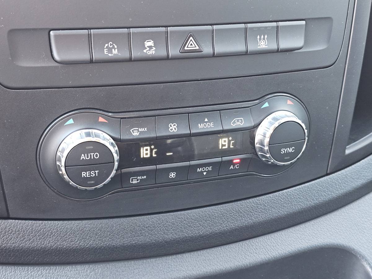 Mercedes-Benz Vito Mercedes-Benz Vito 116 CDI Lang DC Comfort Automaat | LED | Standkachel | Camera | Stoelverwarming | Leder | Trekhaak | Keyless | Blind Spot | Lane assist |