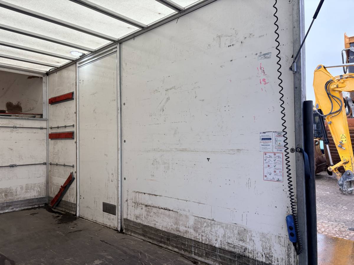 Iveco Daily Iveco Daily 35C16 3.0 160PK Laadklep Zijdeur Camera Climate Control Bluetooth Bakwagen Meubelbak Koffer