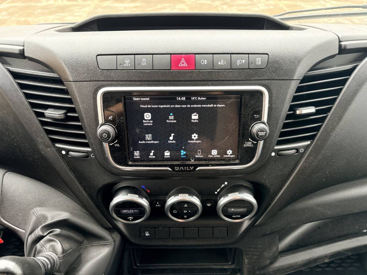 Iveco Daily Iveco Daily 35C16 3.0 160PK Laadklep Zijdeur Camera Climate Control Bluetooth Bakwagen Meubelbak Koffer