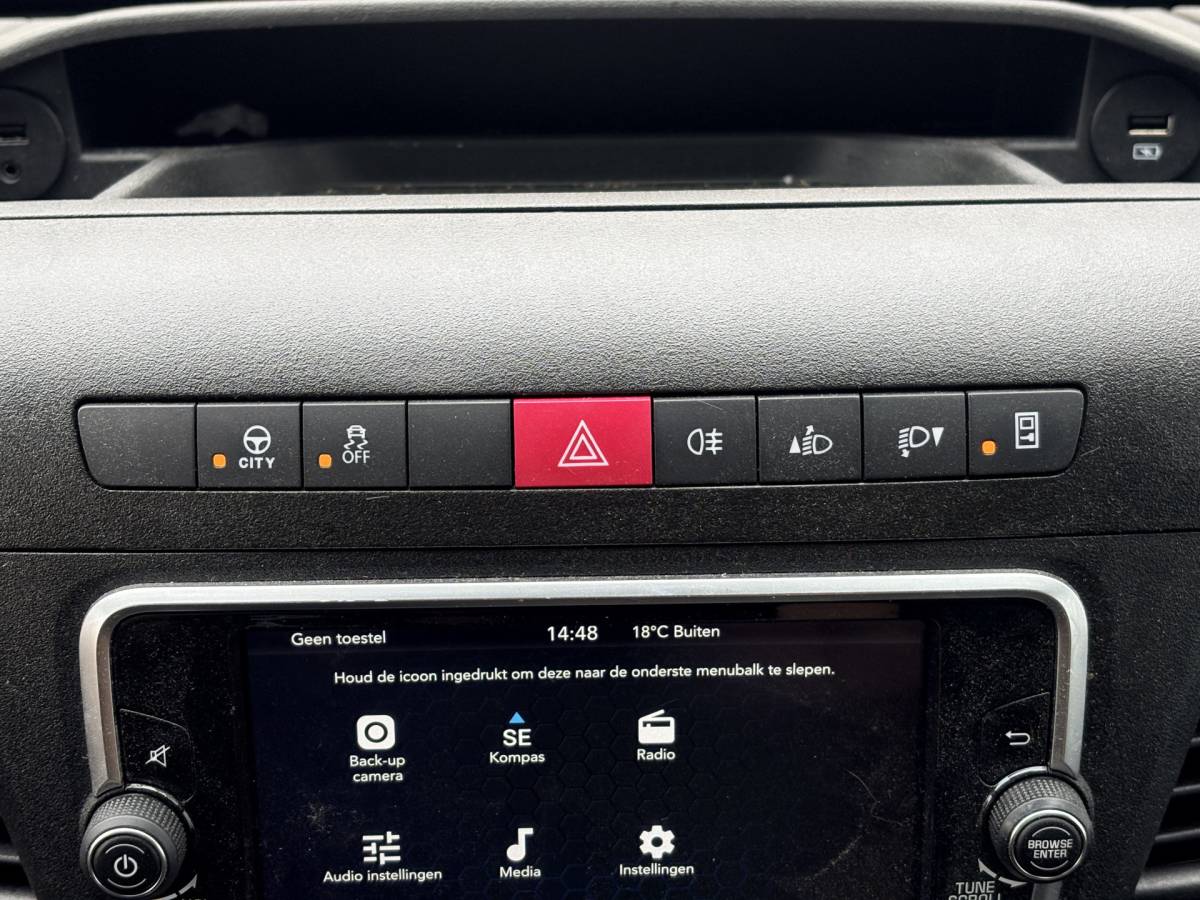 Iveco Daily Iveco Daily 35C16 3.0 160PK Laadklep Zijdeur Camera Climate Control Bluetooth Bakwagen Meubelbak Koffer