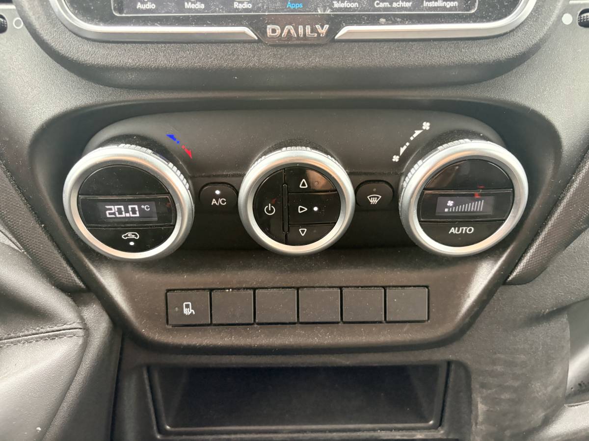 Iveco Daily Iveco Daily 35C16 3.0 160PK Laadklep Zijdeur Camera Climate Control Bluetooth Bakwagen Meubelbak Koffer