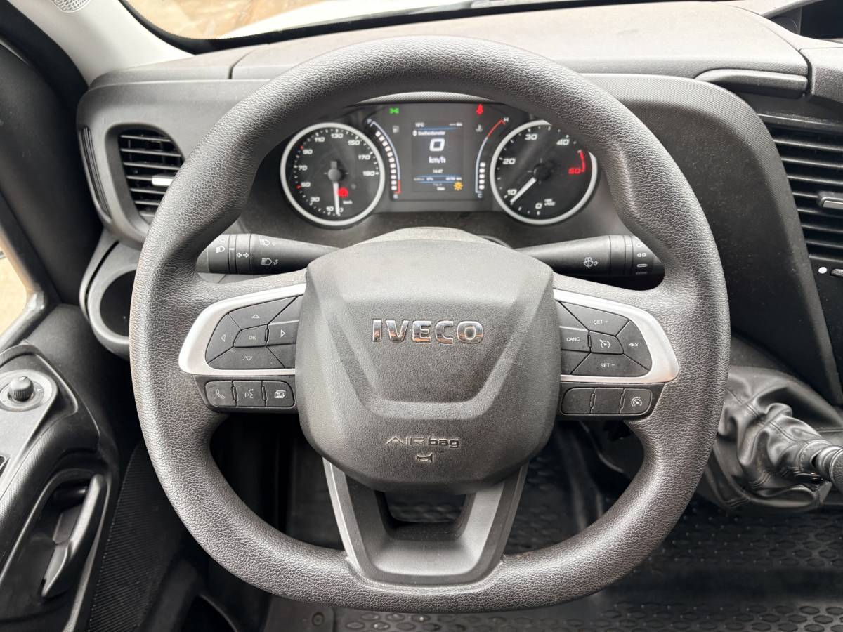 Iveco Daily Iveco Daily 35C16 3.0 160PK Laadklep Zijdeur Camera Climate Control Bluetooth Bakwagen Meubelbak Koffer