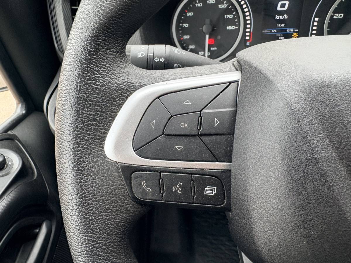 Iveco Daily Iveco Daily 35C16 3.0 160PK Laadklep Zijdeur Camera Climate Control Bluetooth Bakwagen Meubelbak Koffer