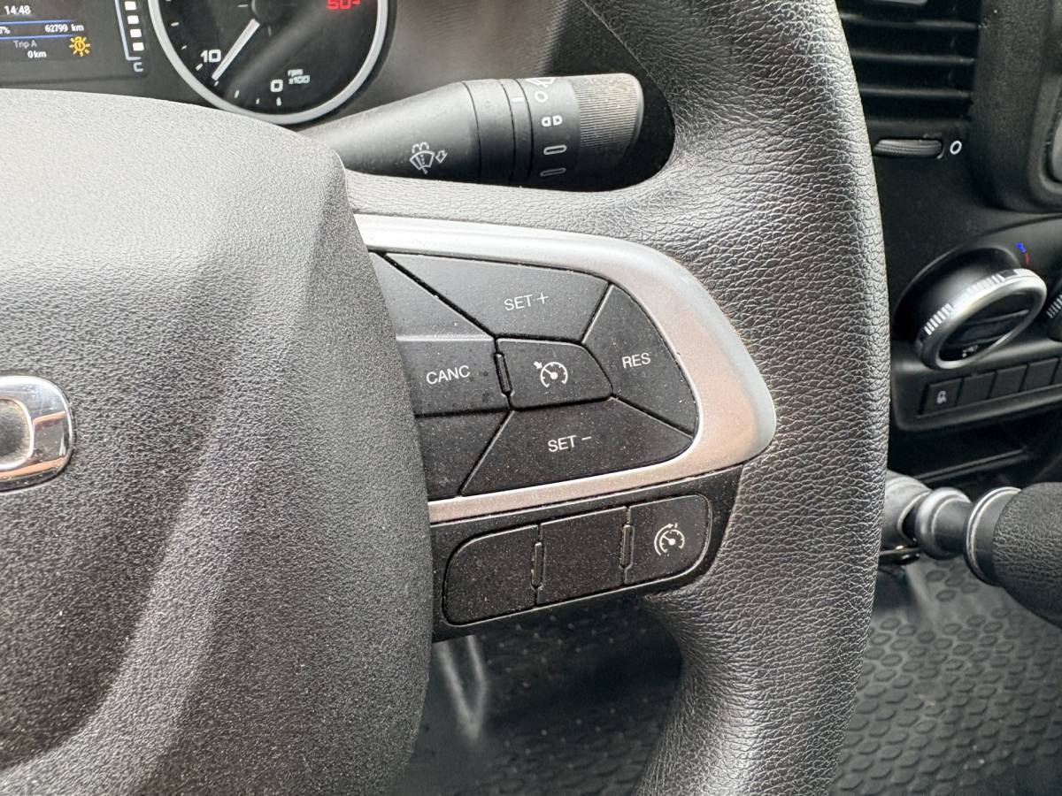 Iveco Daily Iveco Daily 35C16 3.0 160PK Laadklep Zijdeur Camera Climate Control Bluetooth Bakwagen Meubelbak Koffer