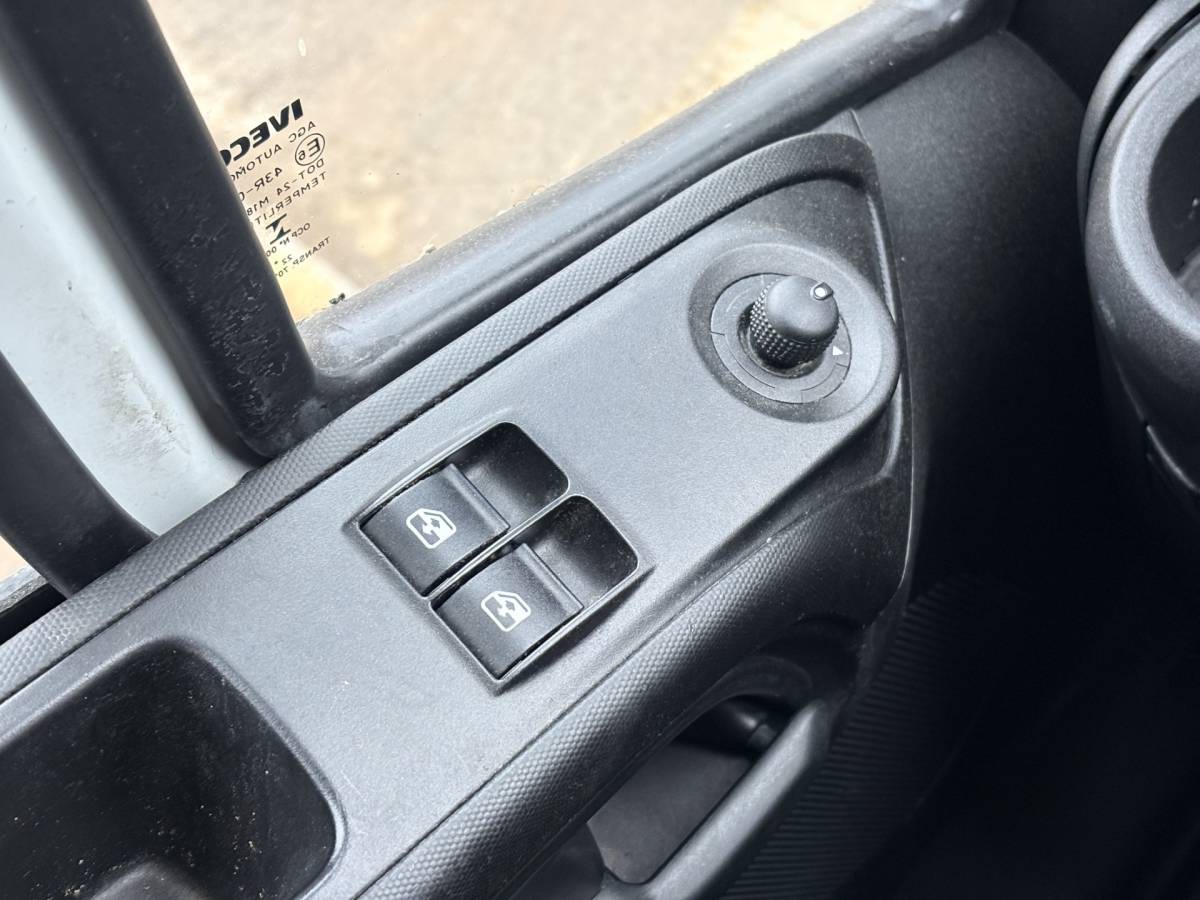 Iveco Daily Iveco Daily 35C16 3.0 160PK Laadklep Zijdeur Camera Climate Control Bluetooth Bakwagen Meubelbak Koffer
