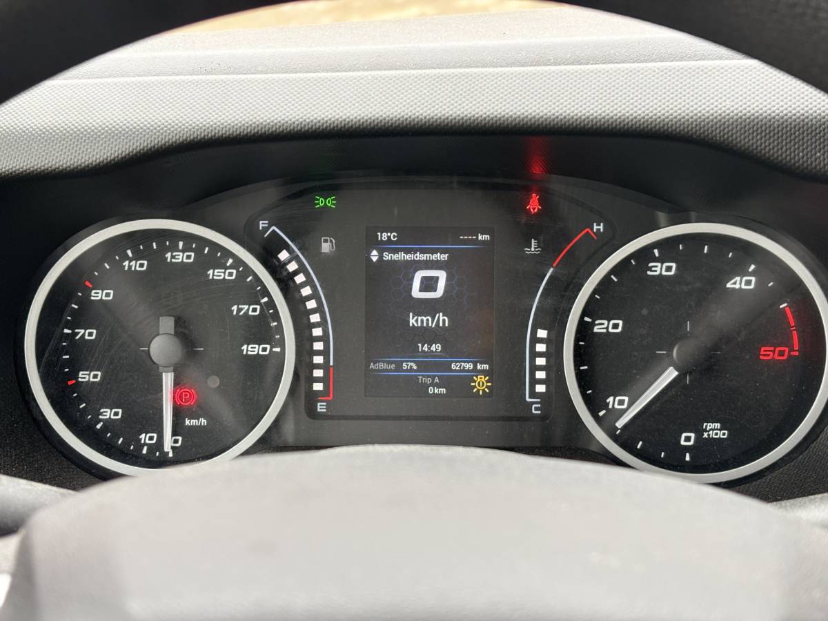 Iveco Daily Iveco Daily 35C16 3.0 160PK Laadklep Zijdeur Camera Climate Control Bluetooth Bakwagen Meubelbak Koffer
