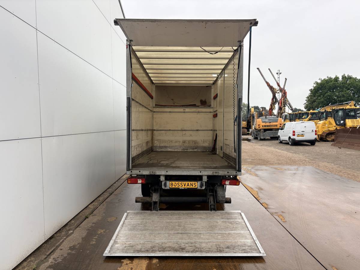Iveco Daily Iveco Daily 35C16 3.0 160PK Laadklep Zijdeur Camera Climate Control Bluetooth Bakwagen Meubelbak Koffer
