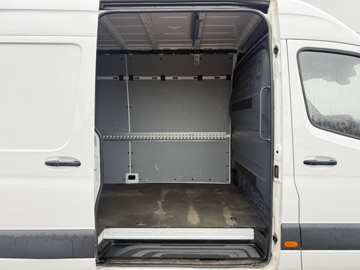 Mercedes-Benz Sprinter Mercedes-Benz Sprinter 315 1.9 CDI Automaat L3H2 Climate Control Adaptieve Cruise Carplay Trekhaak 2.8t Camera Stoelverwarming Parkeersensoren voor achter