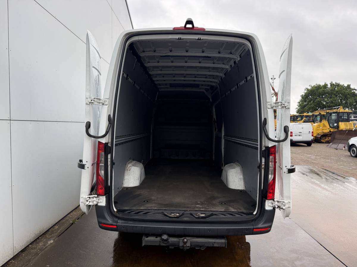 Mercedes-Benz Sprinter Mercedes-Benz Sprinter 315 1.9 CDI Automaat L3H2 Climate Control Adaptieve Cruise Carplay Trekhaak 2.8t Camera Stoelverwarming Parkeersensoren voor achter