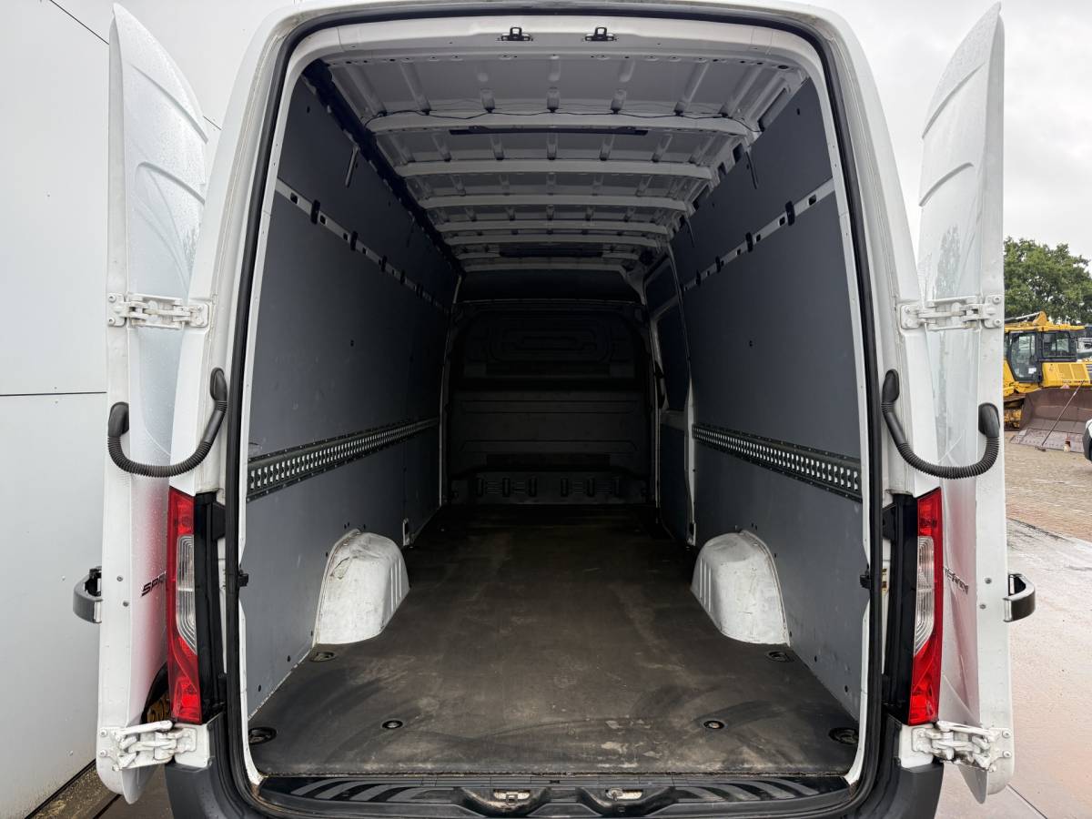 Mercedes-Benz Sprinter Mercedes-Benz Sprinter 315 1.9 CDI Automaat L3H2 Climate Control Adaptieve Cruise Carplay Trekhaak 2.8t Camera Stoelverwarming Parkeersensoren voor achter