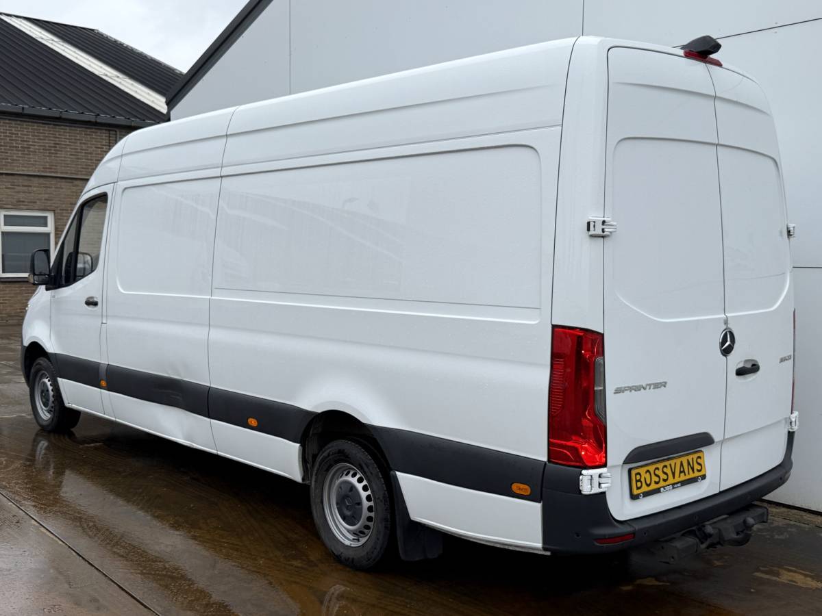 Mercedes-Benz Sprinter Mercedes-Benz Sprinter 315 1.9 CDI Automaat L3H2 Climate Control Adaptieve Cruise Carplay Trekhaak 2.8t Camera Stoelverwarming Parkeersensoren voor achter