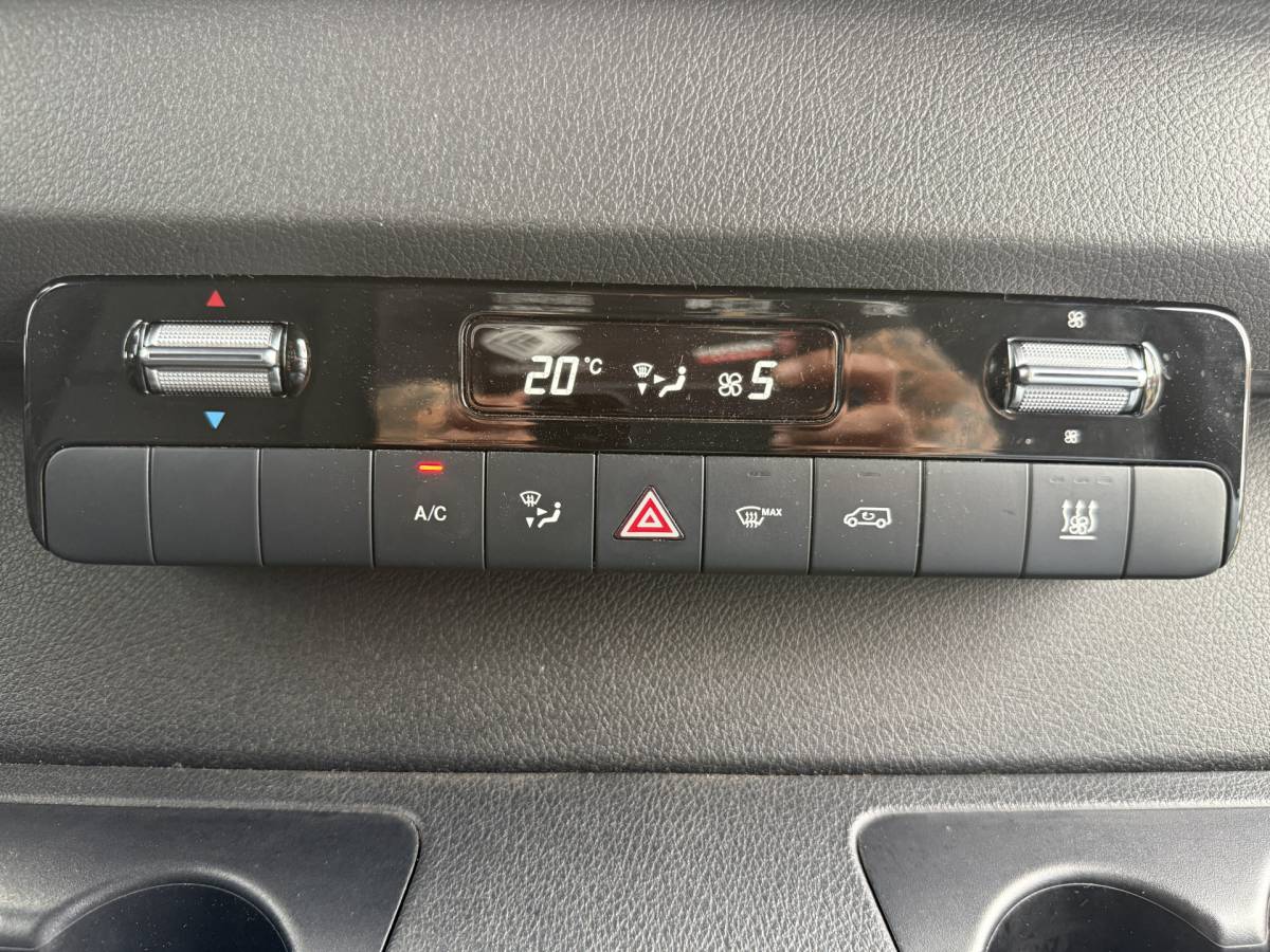 Mercedes-Benz Sprinter Mercedes-Benz Sprinter 315 1.9 CDI Automaat L3H2 Climate Control Adaptieve Cruise Carplay Trekhaak 2.8t Camera Stoelverwarming Parkeersensoren voor achter