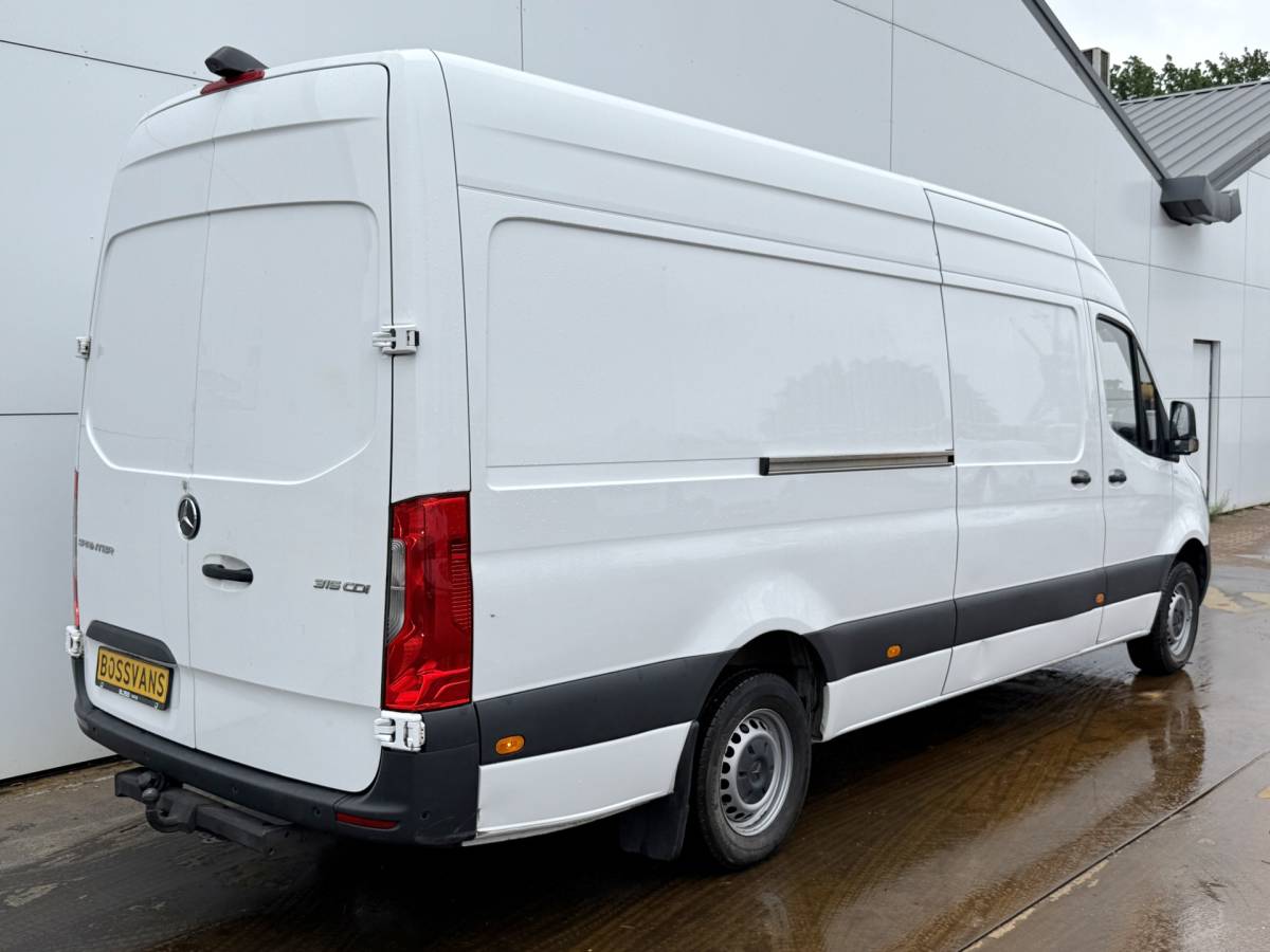 Mercedes-Benz Sprinter Mercedes-Benz Sprinter 315 1.9 CDI Automaat L3H2 Climate Control Adaptieve Cruise Carplay Trekhaak 2.8t Camera Stoelverwarming Parkeersensoren voor achter