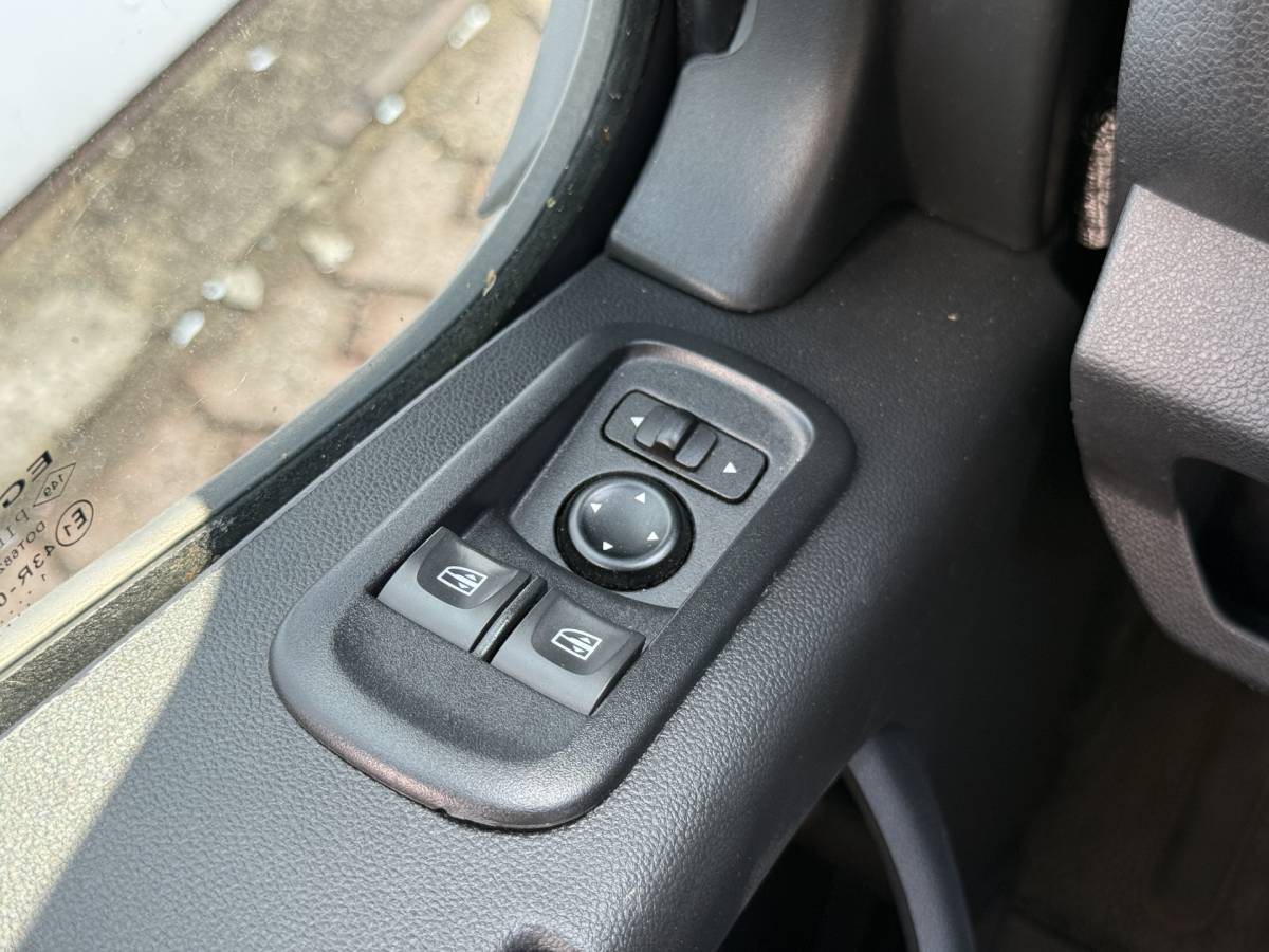 Renault Master Renault Master Plancher T35 2.3 DCI 150PK Lowliner Bakwagen Airco Cruise Control Camera Foodtruck Meubelbak Paardenwagen
