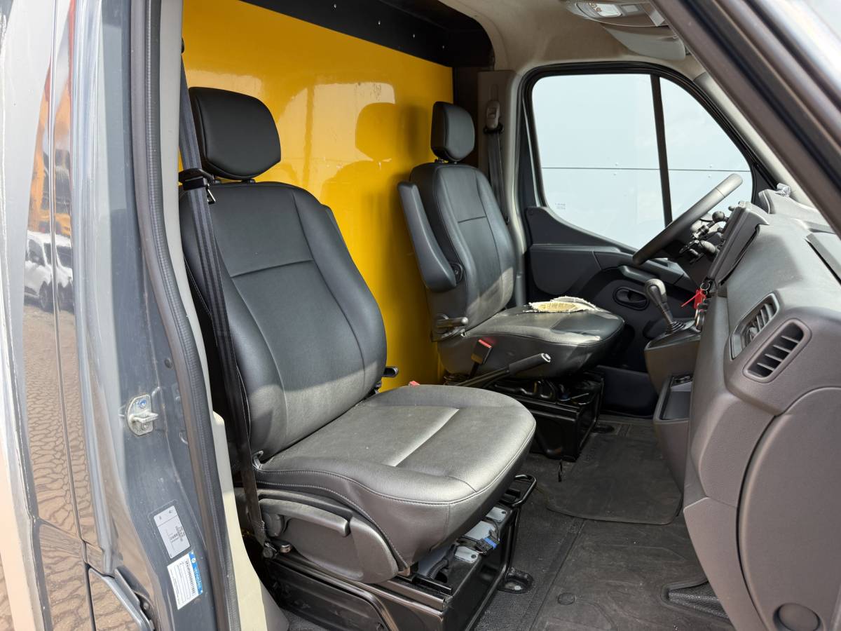 Renault Master Renault Master Plancher T35 2.3 DCI 150PK Lowliner Bakwagen Airco Cruise Control Camera Foodtruck Meubelbak Paardenwagen