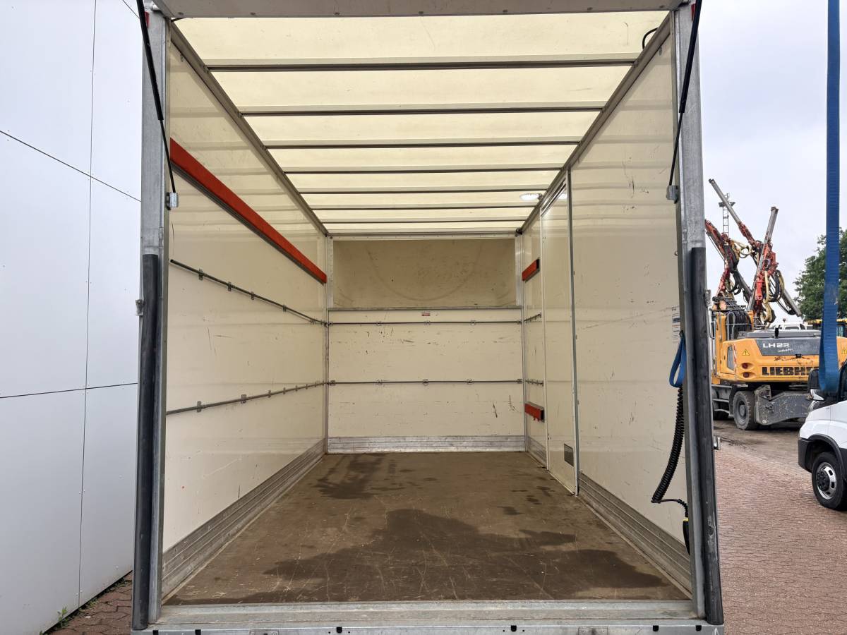 Iveco Daily Iveco Daily 35C16 3.0 160PK Bakwagen Laadklep Zijdeur Camera Climate Control Bluetooth  Meubelbak Koffer
