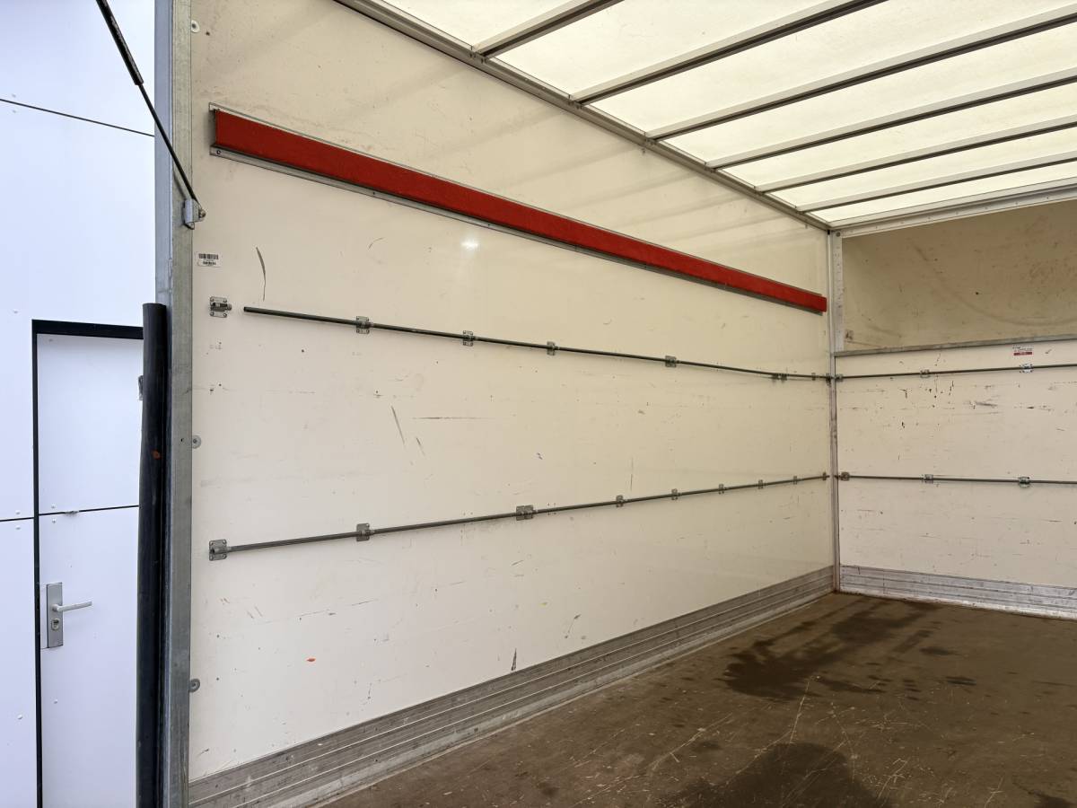 Iveco Daily Iveco Daily 35C16 3.0 160PK Bakwagen Laadklep Zijdeur Camera Climate Control Bluetooth  Meubelbak Koffer