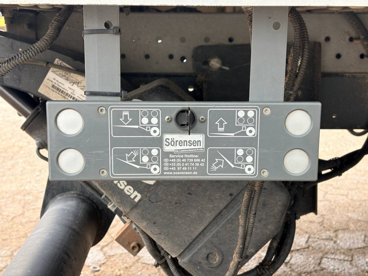 Iveco Daily Iveco Daily 35C16 3.0 160PK Bakwagen Laadklep Zijdeur Camera Climate Control Bluetooth  Meubelbak Koffer