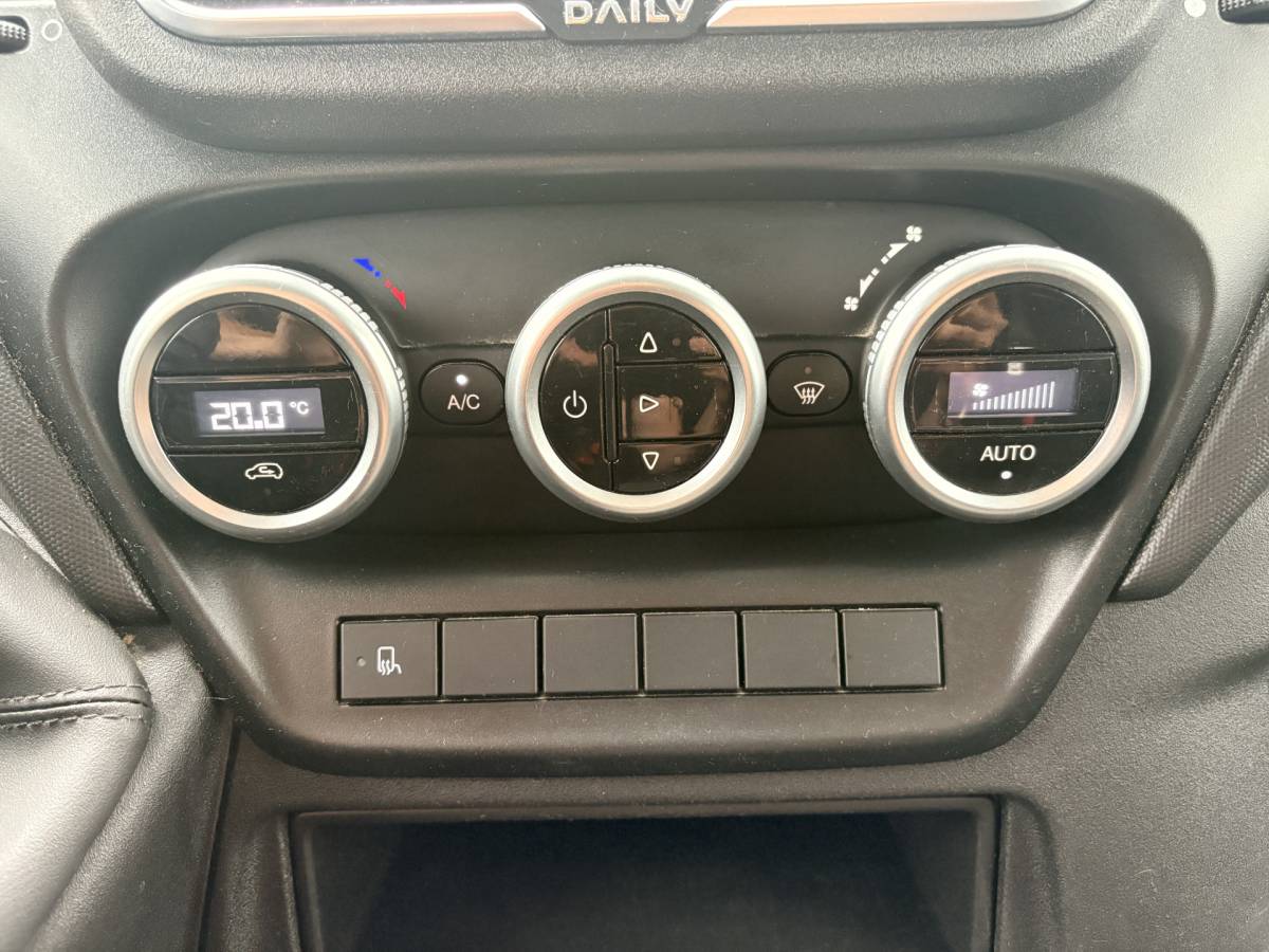 Iveco Daily Iveco Daily 35C16 3.0 160PK Bakwagen Laadklep Zijdeur Camera Climate Control Bluetooth  Meubelbak Koffer