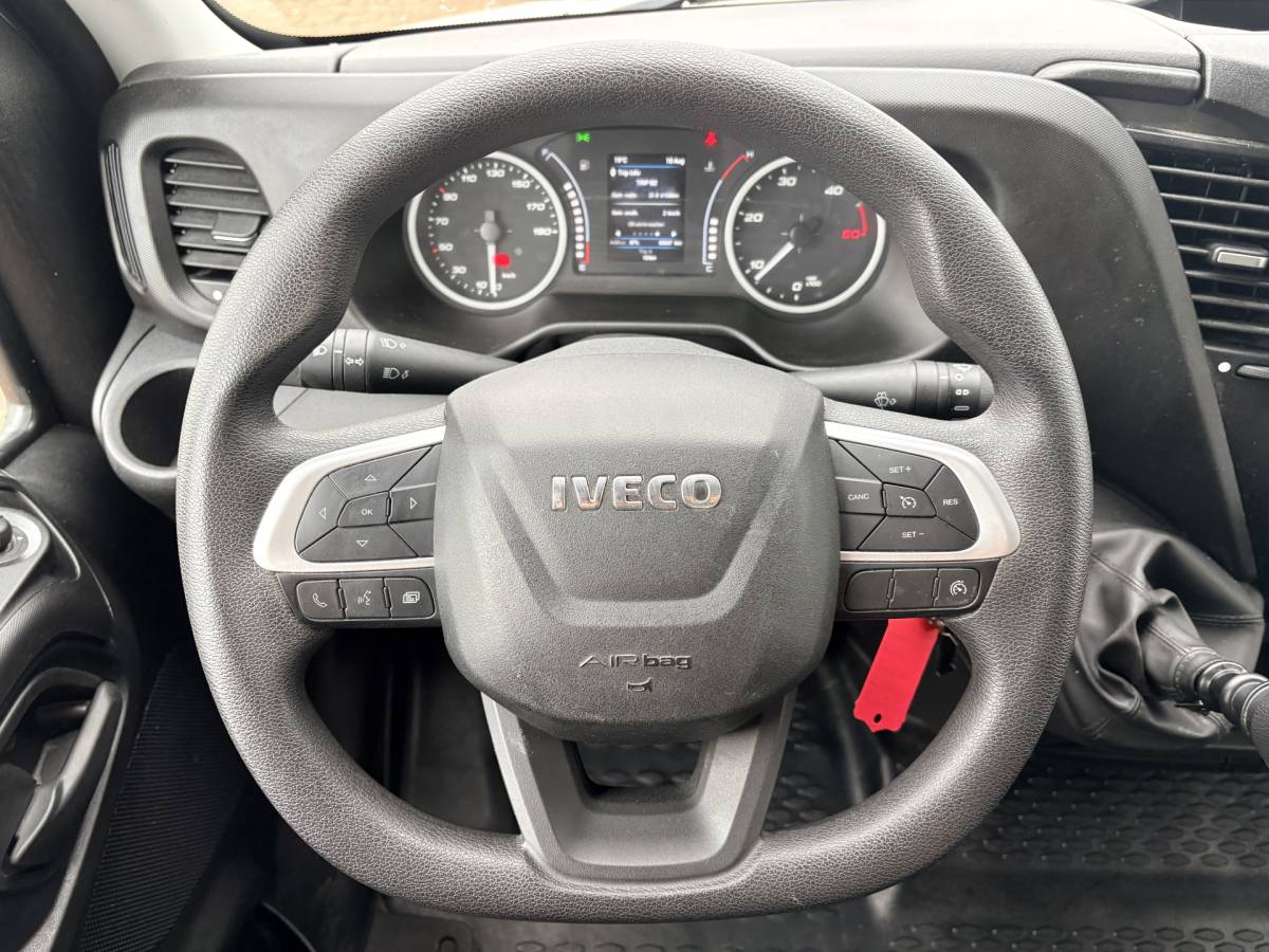 Iveco Daily Iveco Daily 35C16 3.0 160PK Bakwagen Laadklep Zijdeur Camera Climate Control Bluetooth  Meubelbak Koffer