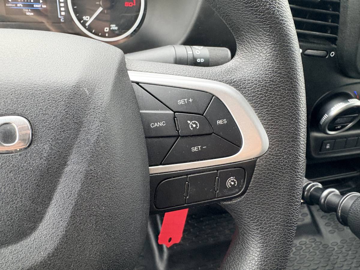 Iveco Daily Iveco Daily 35C16 3.0 160PK Bakwagen Laadklep Zijdeur Camera Climate Control Bluetooth  Meubelbak Koffer