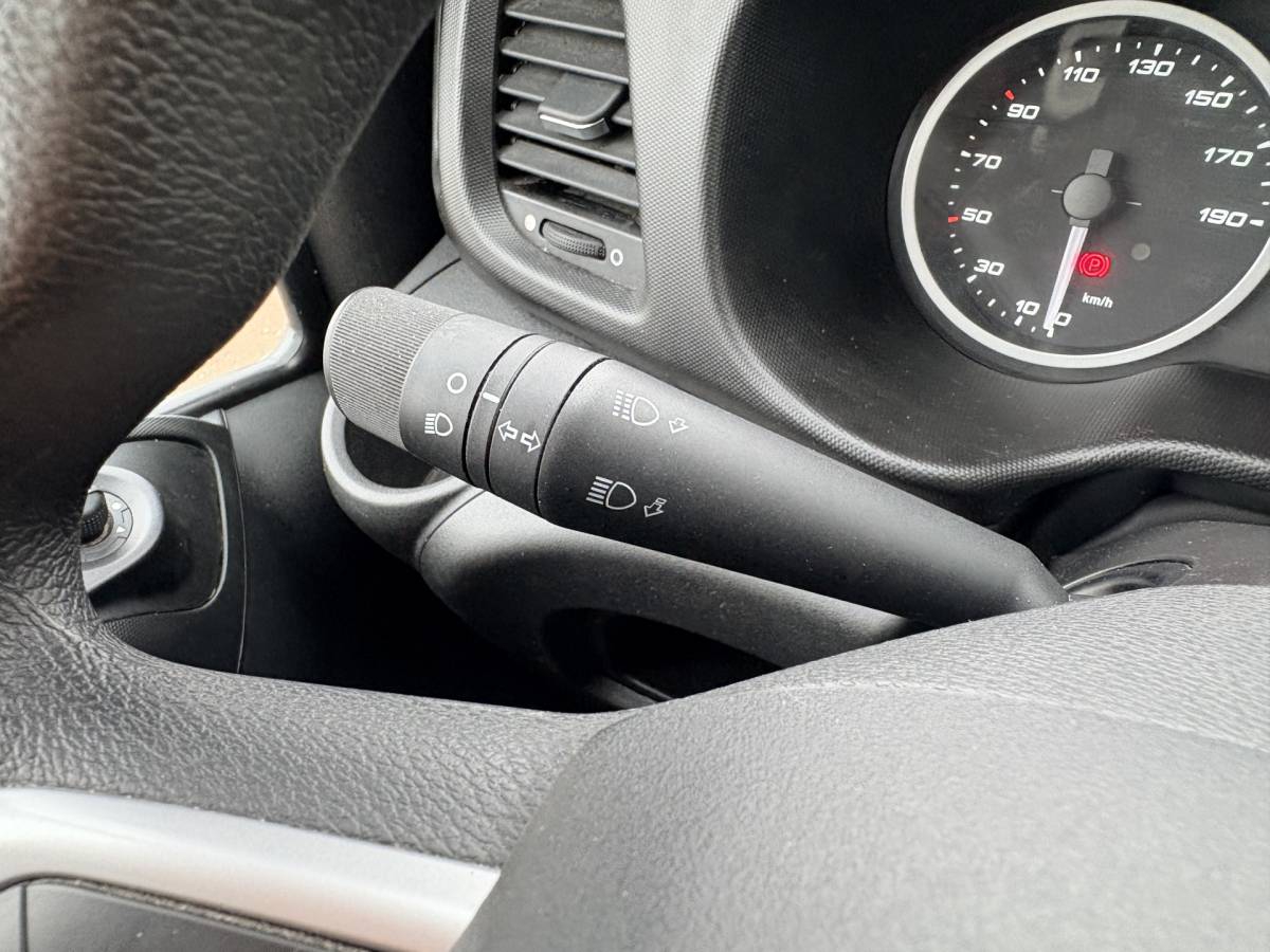 Iveco Daily Iveco Daily 35C16 3.0 160PK Bakwagen Laadklep Zijdeur Camera Climate Control Bluetooth  Meubelbak Koffer