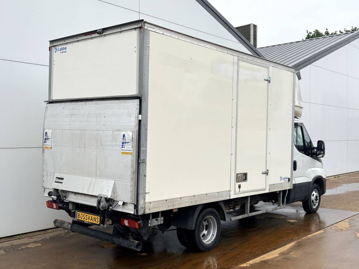 Iveco Daily Iveco Daily 35C16 3.0 160PK Bakwagen Laadklep Zijdeur Camera Climate Control Bluetooth  Meubelbak Koffer