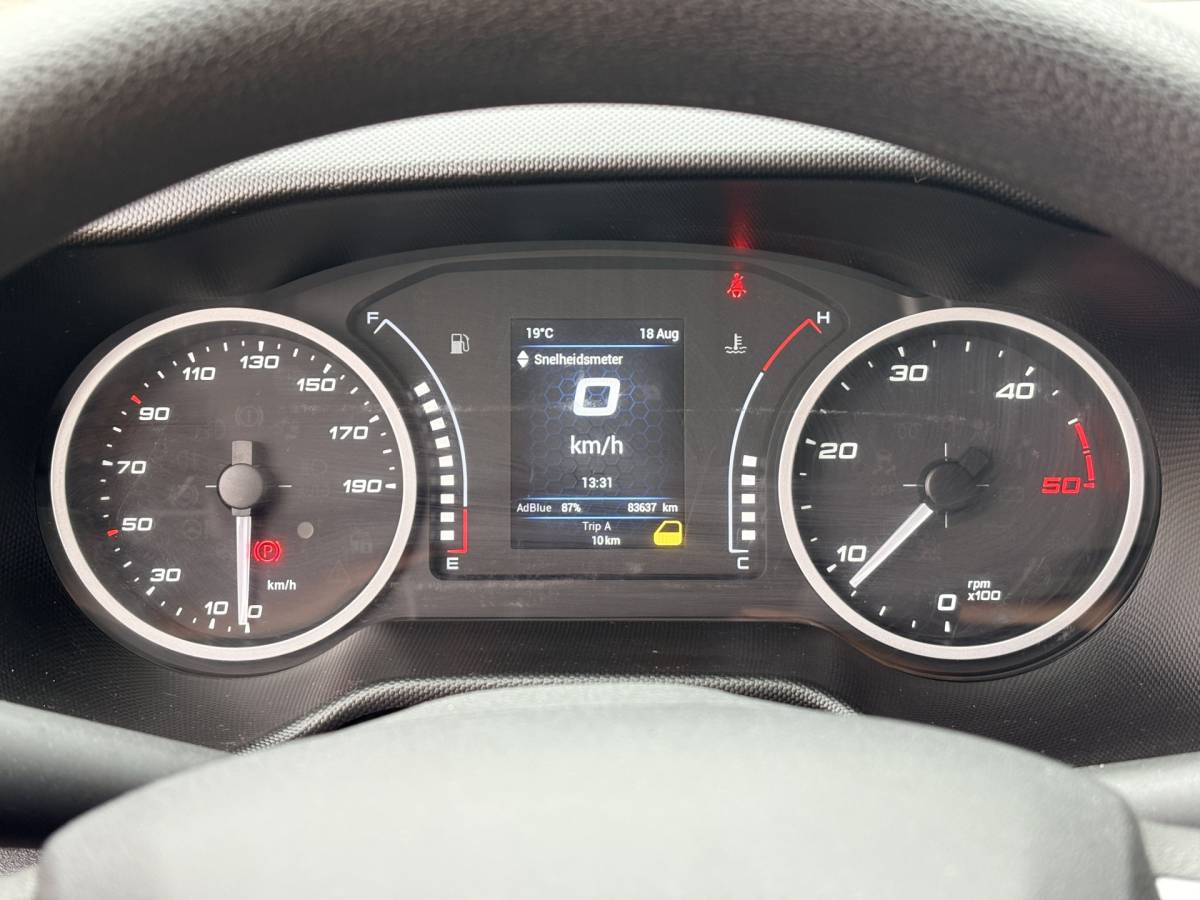 Iveco Daily Iveco Daily 35C16 3.0 160PK Bakwagen Laadklep Zijdeur Camera Climate Control Bluetooth  Meubelbak Koffer