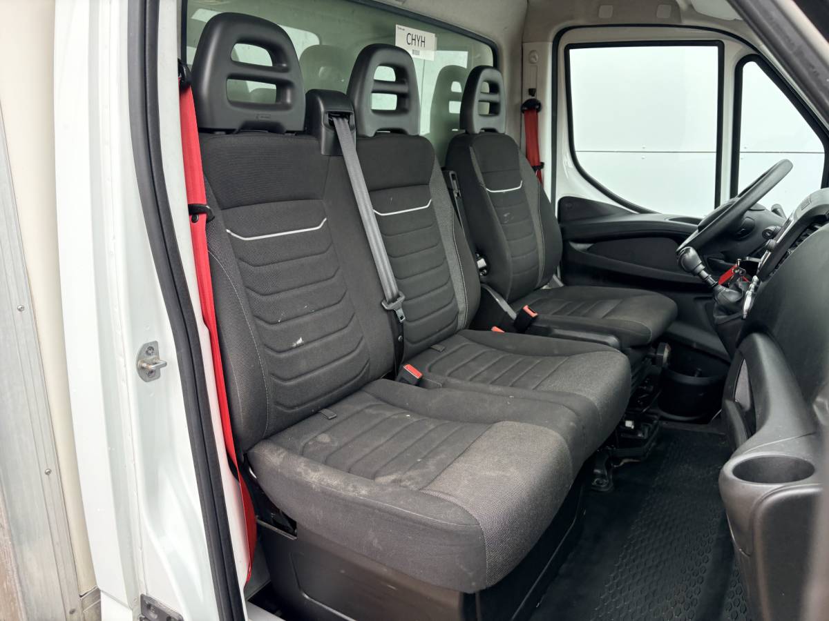 Iveco Daily Iveco Daily 35C16 3.0 160PK Bakwagen Laadklep Zijdeur Camera Climate Control Bluetooth  Meubelbak Koffer