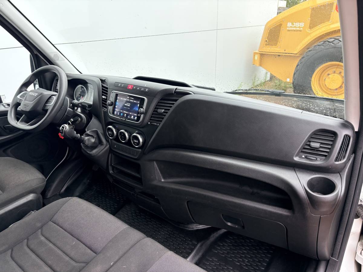 Iveco Daily Iveco Daily 35C16 3.0 160PK Bakwagen Laadklep Zijdeur Camera Climate Control Bluetooth  Meubelbak Koffer