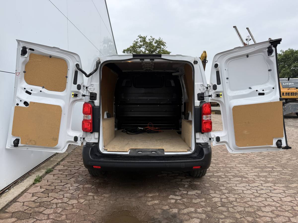 Fiat E-Scudo Fiat e-Scudo 50 kWh 136PK Elektrisch! L1 223km WLTP 94,9% (SOH) Snelladen Climate control Cruise control Carplay Parkeersensoren
