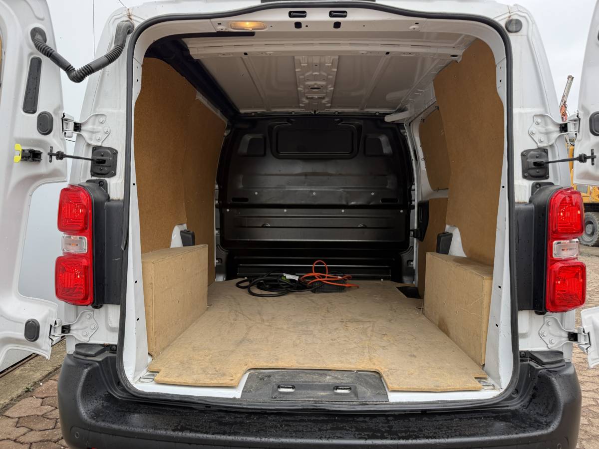 Fiat E-Scudo Fiat e-Scudo 50 kWh 136PK Elektrisch! L1 223km WLTP 94,9% (SOH) Snelladen Climate control Cruise control Carplay Parkeersensoren