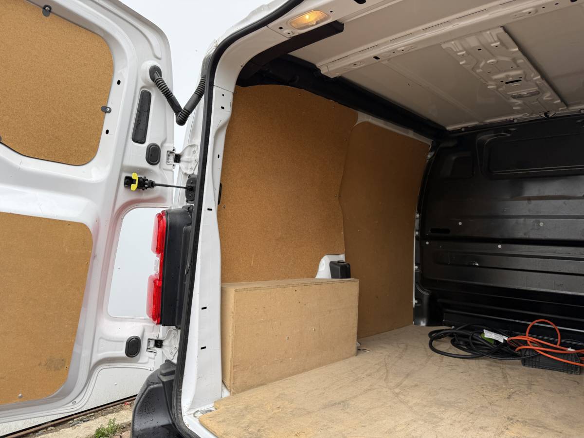 Fiat E-Scudo Fiat e-Scudo 50 kWh 136PK Elektrisch! L1 223km WLTP 94,9% (SOH) Snelladen Climate control Cruise control Carplay Parkeersensoren