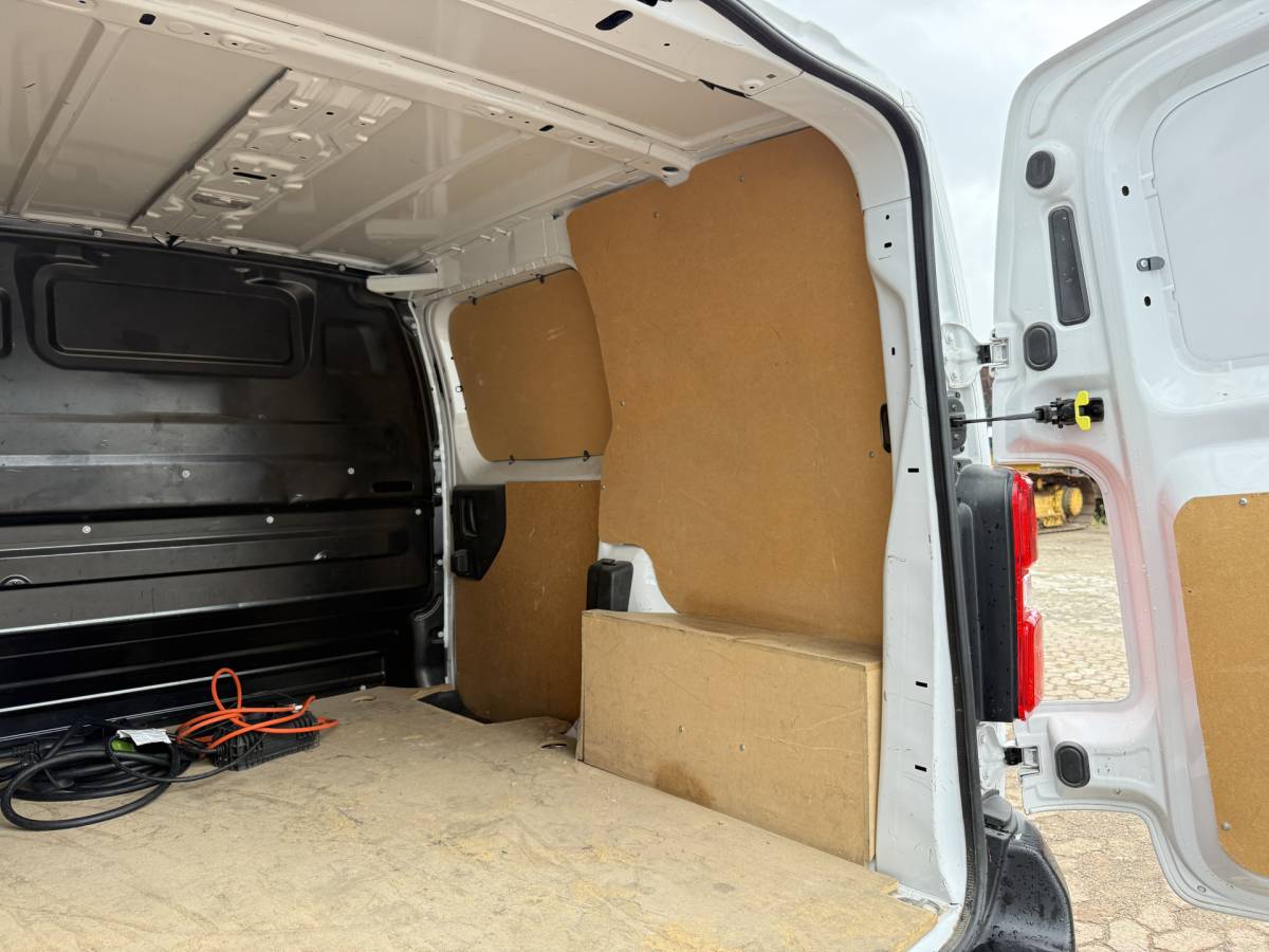 Fiat E-Scudo Fiat e-Scudo 50 kWh 136PK Elektrisch! L1 223km WLTP 94,9% (SOH) Snelladen Climate control Cruise control Carplay Parkeersensoren