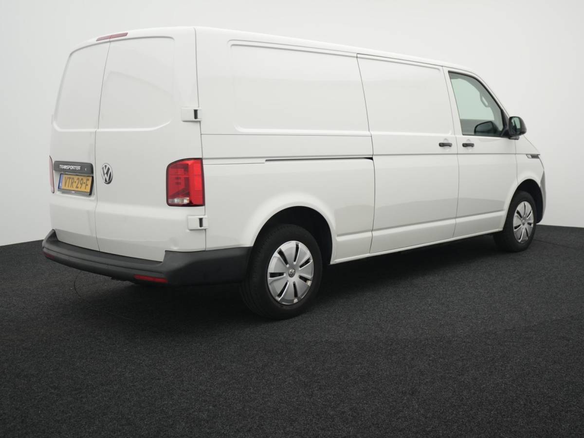 Volkswagen Transporter Volkswagen Transporter 2.0 TDI L2H3 Bj 2023 Km 37.000 BPM VRIJ APK 07-2027 1e eigenaar !!