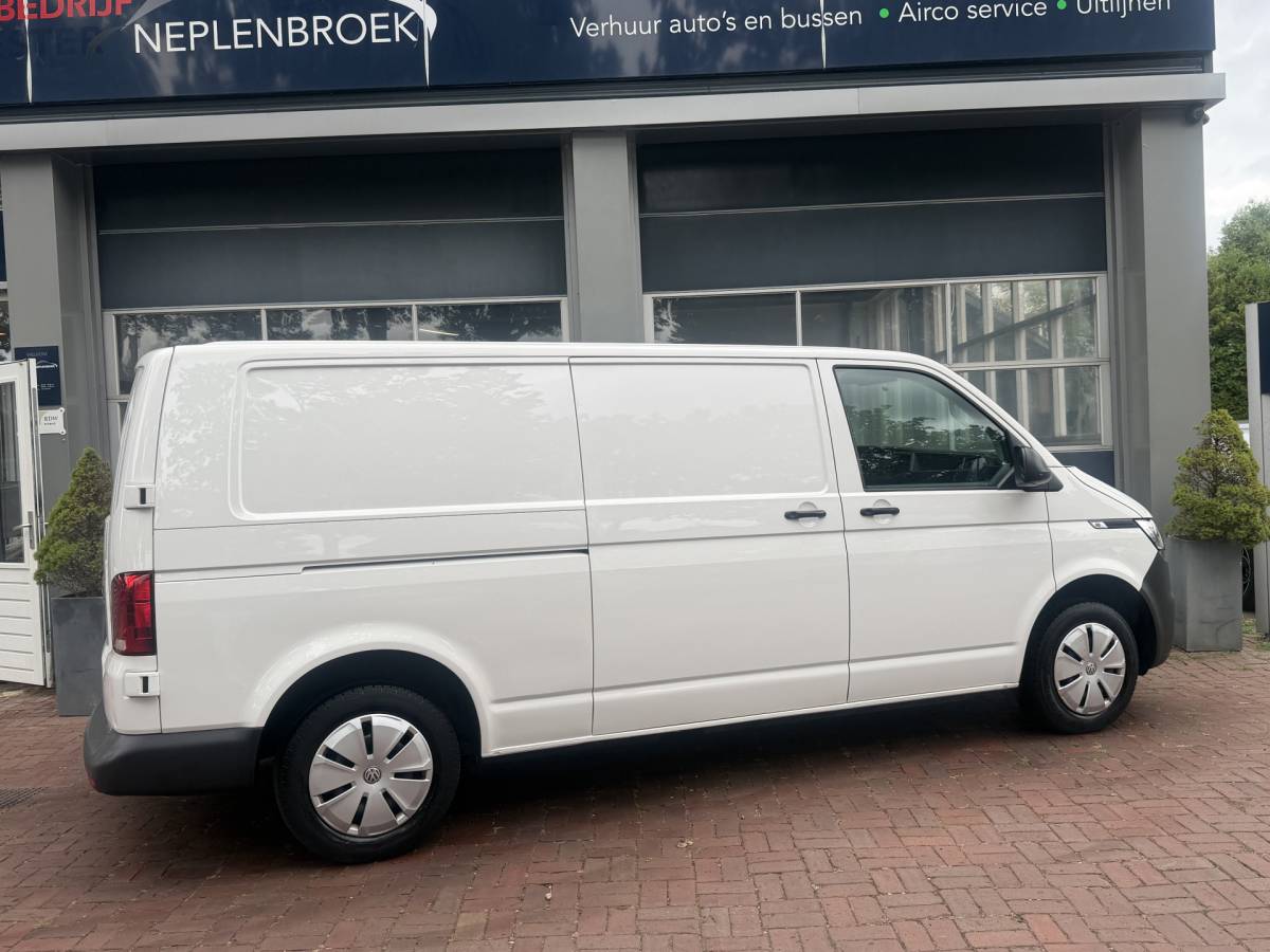 Volkswagen Transporter Volkswagen Transporter 2.0 TDI L2H3 Bj 2023 Km 37.000 BPM VRIJ APK 07-2027 1e eigenaar !!