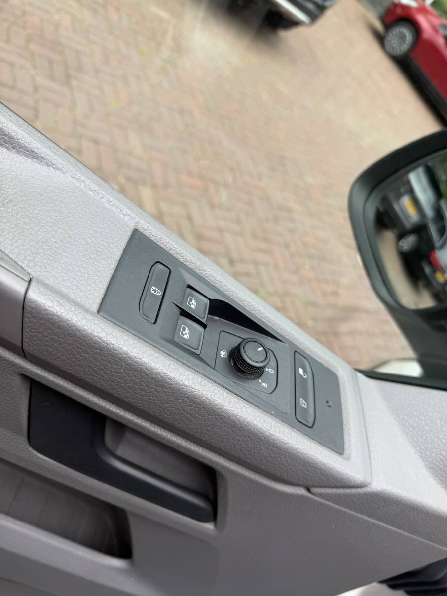 Volkswagen Transporter Volkswagen Transporter 2.0 TDI L2H3 Bj 2023 Km 37.000 BPM VRIJ APK 07-2027 1e eigenaar !!