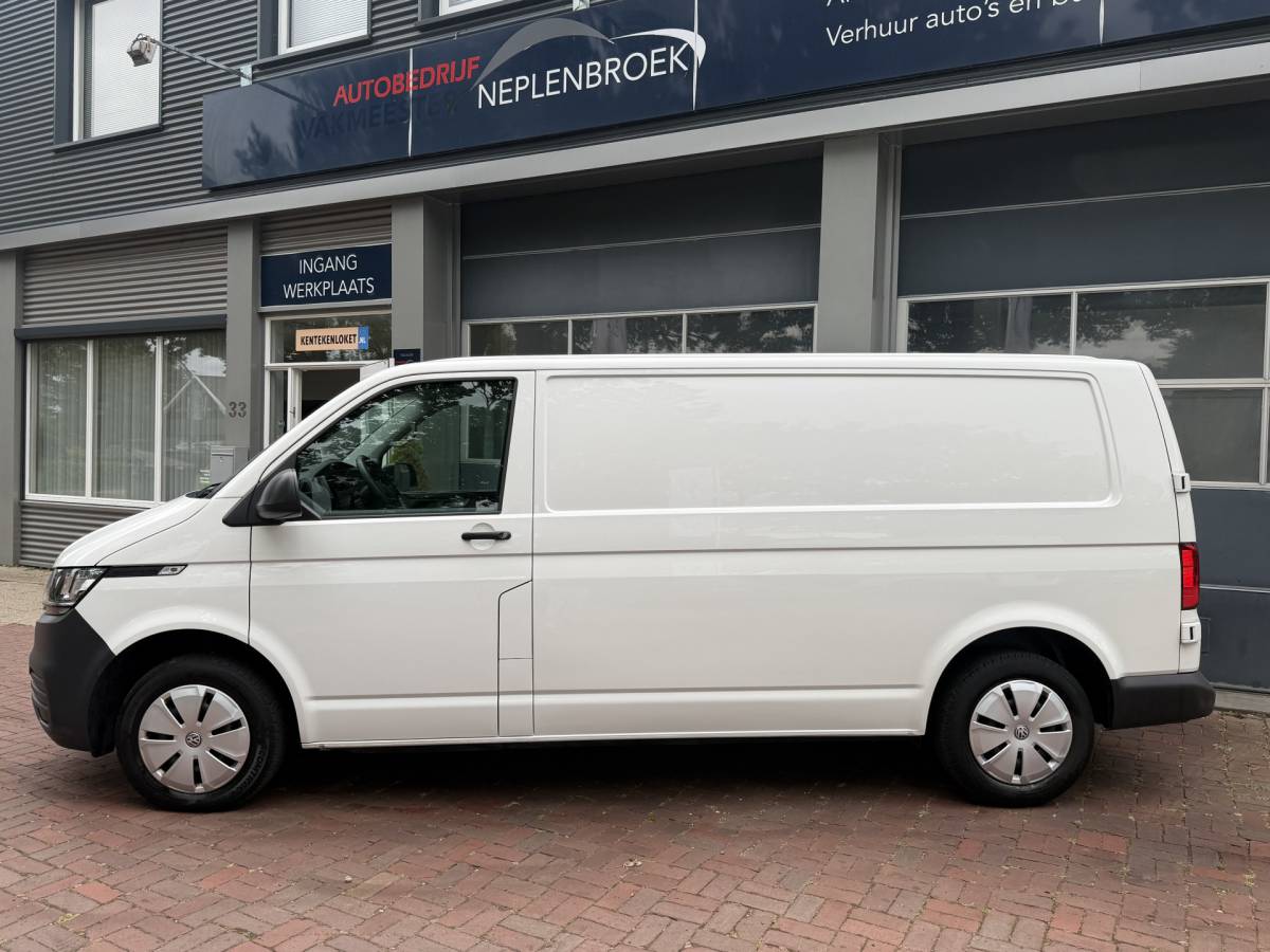 Volkswagen Transporter Volkswagen Transporter 2.0 TDI L2H3 Bj 2023 Km 37.000 BPM VRIJ APK 07-2027 1e eigenaar !!