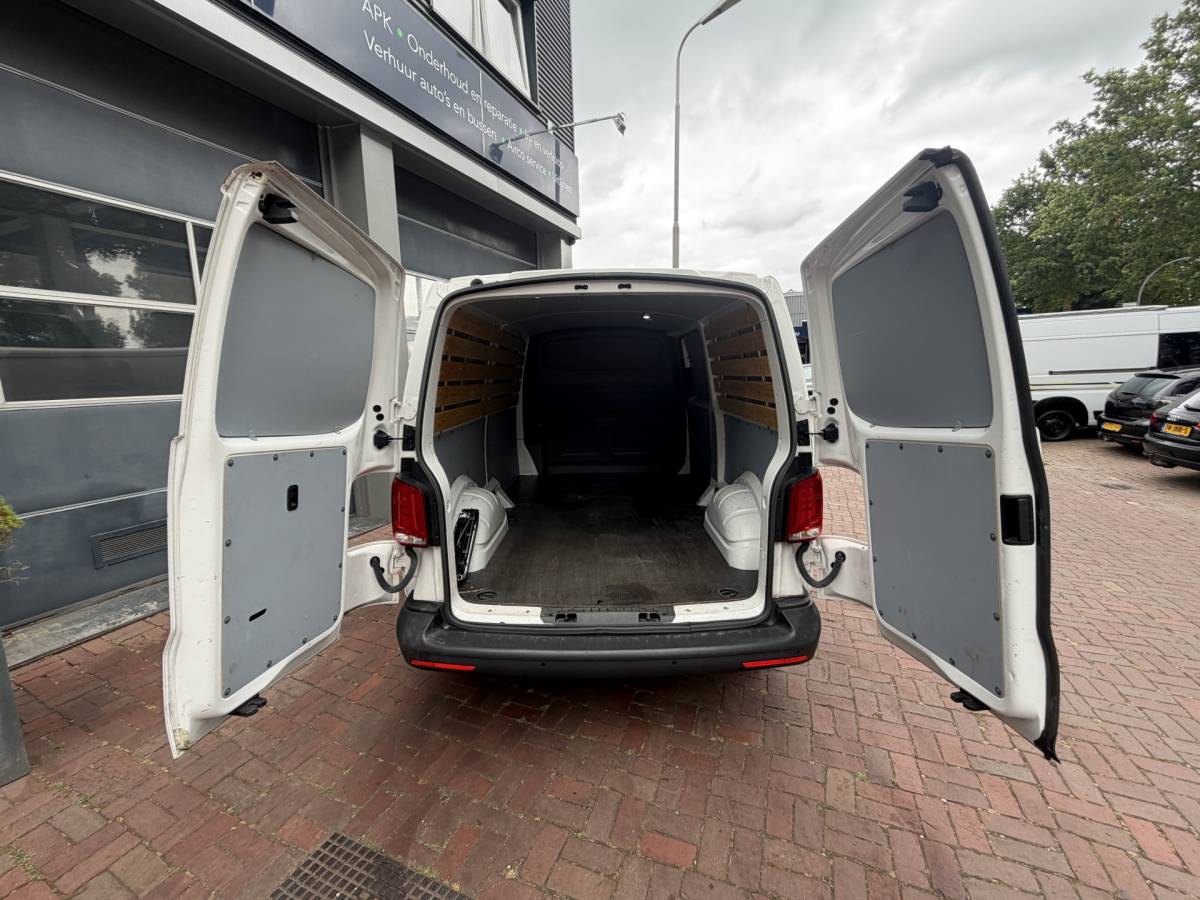 Volkswagen Transporter Volkswagen Transporter 2.0 TDI L2H3 Bj 2023 Km 37.000 BPM VRIJ APK 07-2027 1e eigenaar !!