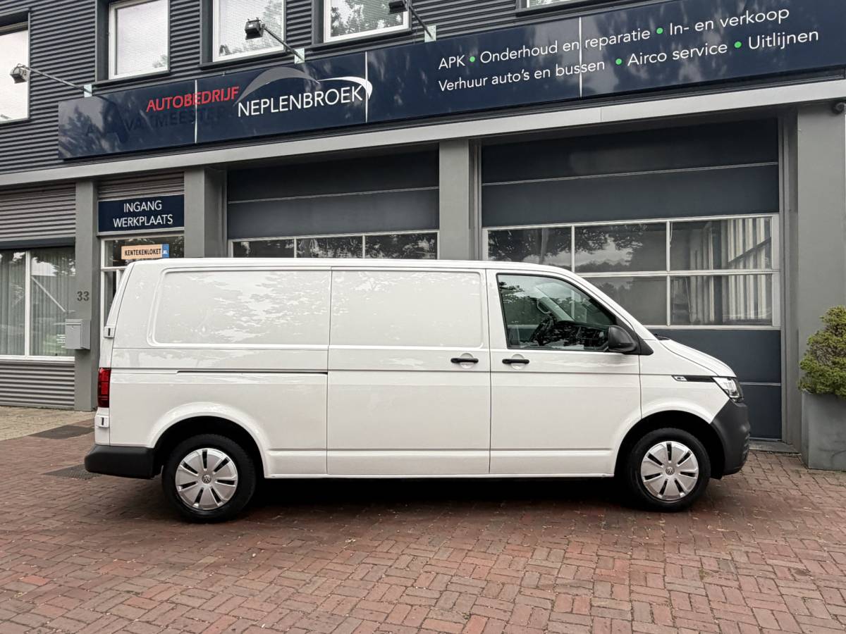 Volkswagen Transporter Volkswagen Transporter 2.0 TDI L2H3 Bj 2023 Km 37.000 BPM VRIJ APK 07-2027 1e eigenaar !!