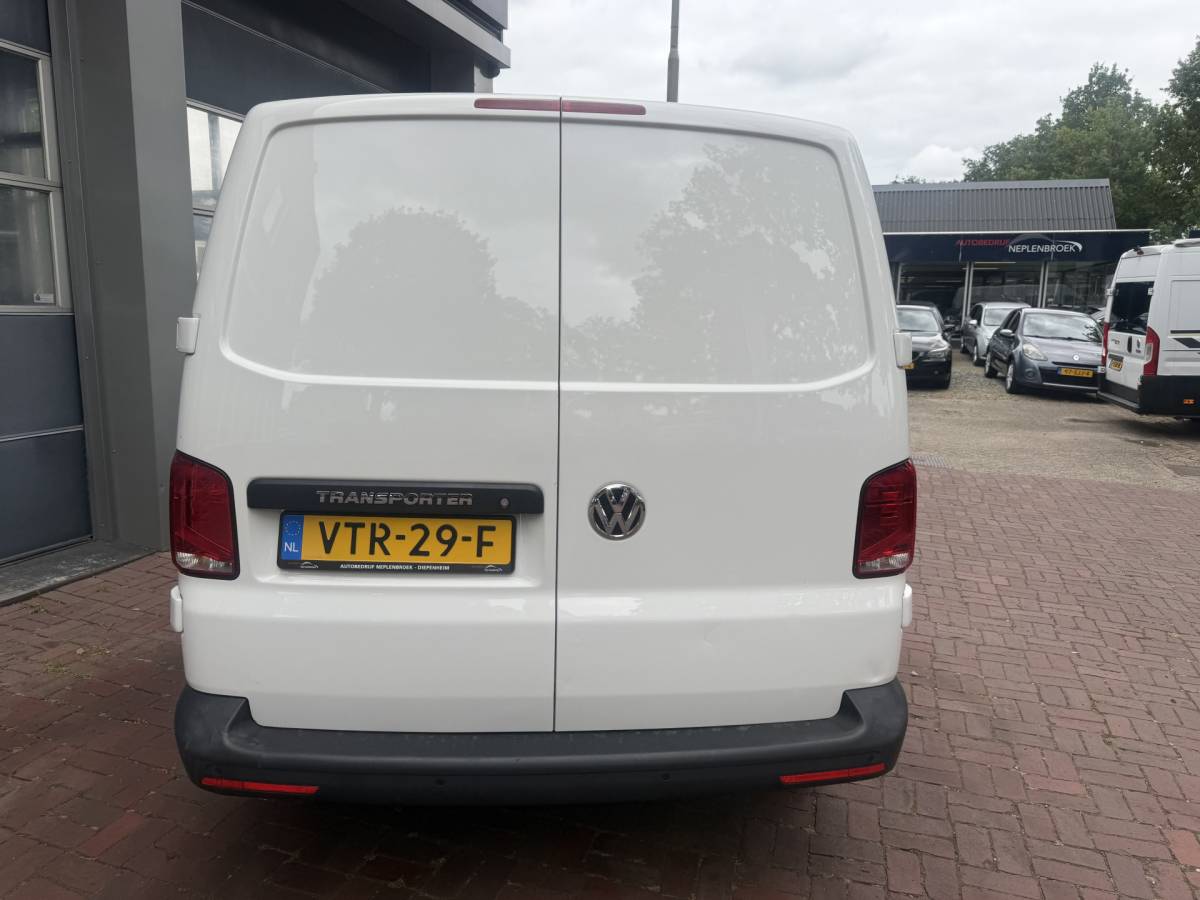 Volkswagen Transporter Volkswagen Transporter 2.0 TDI L2H3 Bj 2023 Km 37.000 BPM VRIJ APK 07-2027 1e eigenaar !!
