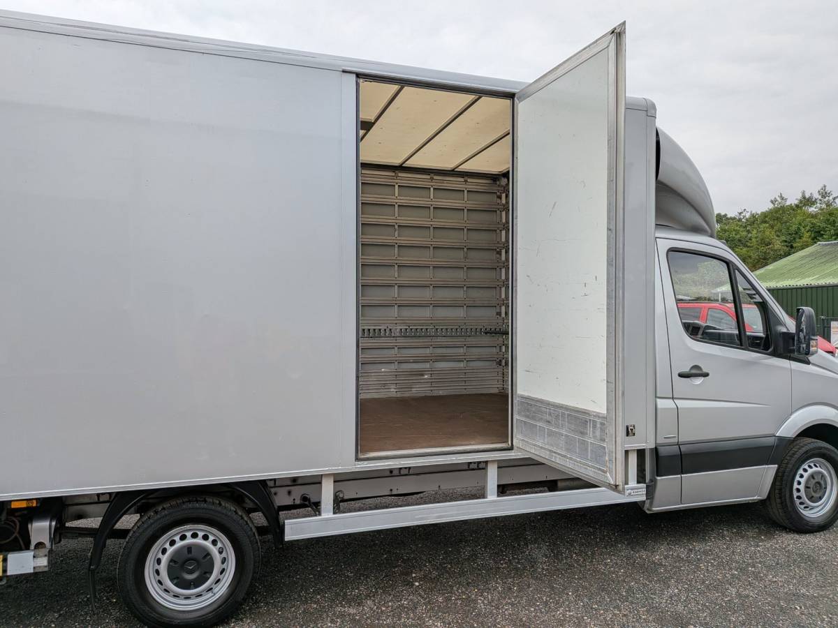 Mercedes-Benz Sprinter Mercedes-Benz Sprinter 316 2.2 CDI Bakwagen / laadklep / Airco / Cruise / Ladebordwand / Koffer
