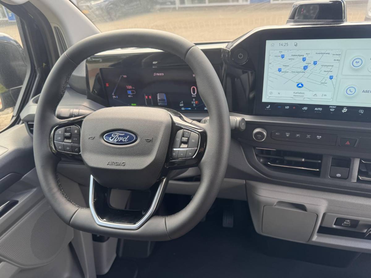 Ford E-Transit Custom Ford E-Transit Custom 340 L2H1 Limited 71 kWh | SCI | 218pk | Laadvloer bescherming | 12-weg verstel- en verwarmbare AGR bestuurders- en passagiersstoel Laadvloer bescherming,12-weg verstel- en verwarmbare AGR bestuurders- en passagiersstoel | Trekhaakvoorbereiding | 17 inch lichtmetalen velgen (Carbonised Grey) | Driver Assistent Pack Ultimate | AGM accu | BEV 3-fase oplaadkabel (mode 3, 32A, 10m)