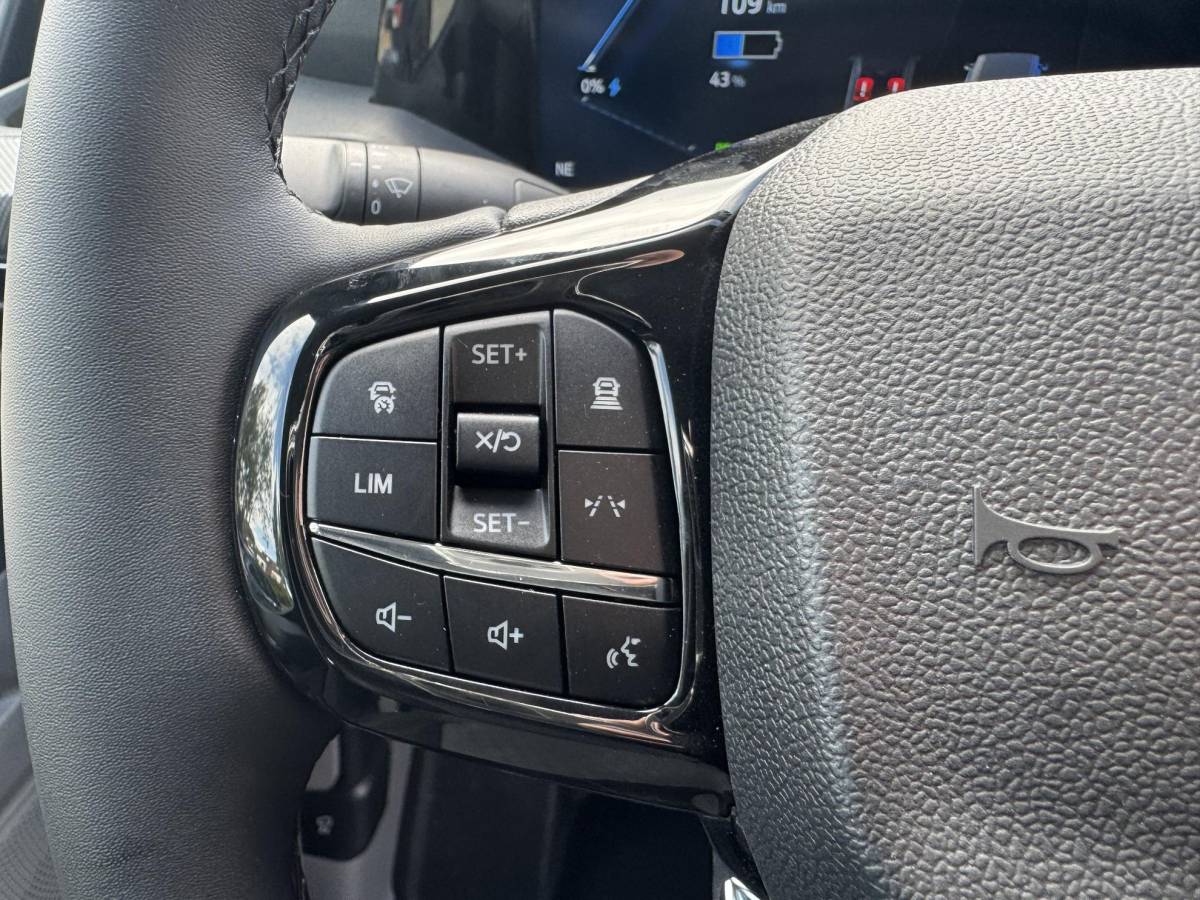 Ford E-Transit Custom Ford E-Transit Custom 340 L2H1 Limited 71 kWh | SCI | 218pk | Laadvloer bescherming | 12-weg verstel- en verwarmbare AGR bestuurders- en passagiersstoel Laadvloer bescherming,12-weg verstel- en verwarmbare AGR bestuurders- en passagiersstoel | Trekhaakvoorbereiding | 17 inch lichtmetalen velgen (Carbonised Grey) | Driver Assistent Pack Ultimate | AGM accu | BEV 3-fase oplaadkabel (mode 3, 32A, 10m)