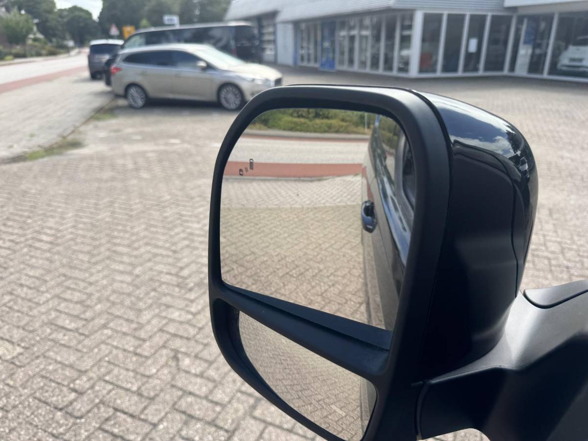 Ford E-Transit Custom Ford E-Transit Custom 340 L2H1 Limited 71 kWh | SCI | 218pk | Laadvloer bescherming | 12-weg verstel- en verwarmbare AGR bestuurders- en passagiersstoel Laadvloer bescherming,12-weg verstel- en verwarmbare AGR bestuurders- en passagiersstoel | Trekhaakvoorbereiding | 17 inch lichtmetalen velgen (Carbonised Grey) | Driver Assistent Pack Ultimate | AGM accu | BEV 3-fase oplaadkabel (mode 3, 32A, 10m)