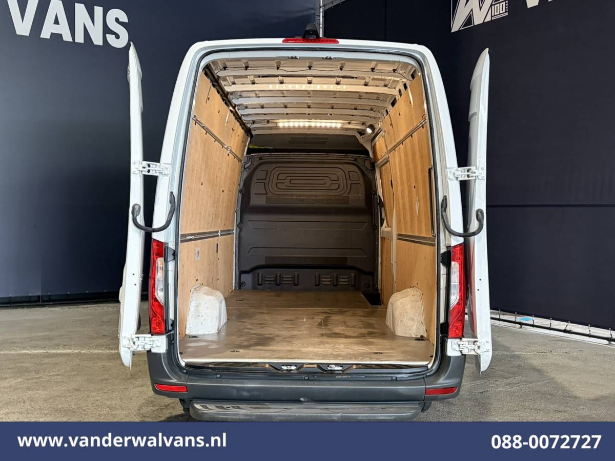 Mercedes-Benz Sprinter Mercedes-Benz Sprinter 317 CDI 170pk L3H2 Euro6 Airco | XXL MBUX | Camera | Navigatie | Apple Carplay | Cruisecontrol Android Auto, Bijrijdersbank